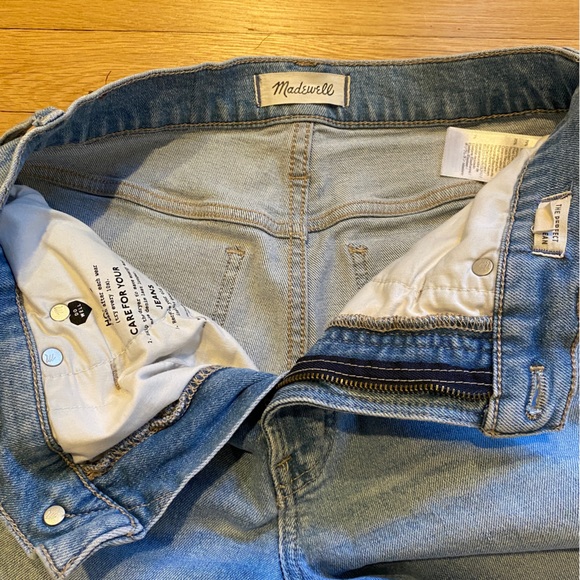 Madewell • Raw Hem Lightwash Jean - Picture 7 of 16